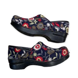 Dansko Felt Pro Navy Floral clogs, Sz 39
